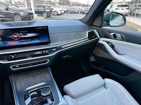 Certified 2024 BMW X7 xDrive40i w/ Premium Package image 25