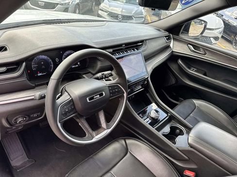 Used 2024 Jeep Grand Cherokee L Limited w/ Luxury Tech Group II image 19