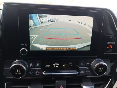 Used 2023 Toyota Highlander L image 21