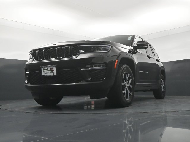 Used 2024 Jeep Grand Cherokee Limited w/ Trailer Tow Package AWD/4WD image 19