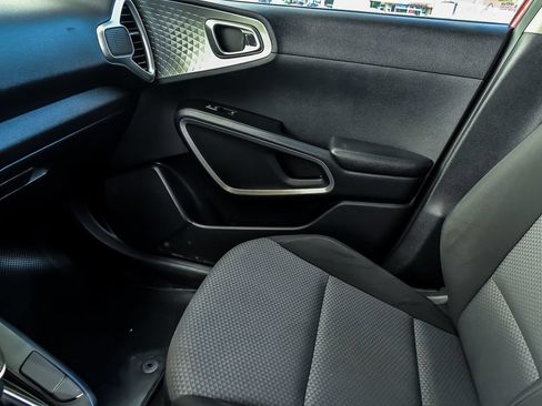 Used 2020 Kia Soul LX FWD image 29