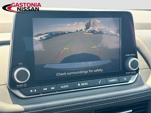 Used 2025 Nissan Rogue SV AWD/4WD image 17