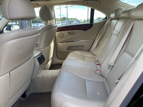 Used 2012 Lexus LS 460 w/ Comfort Pkg RWD image 32