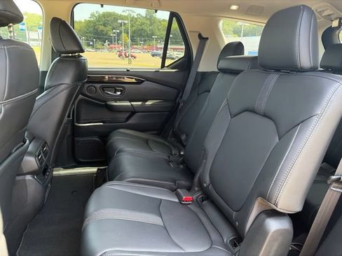 Used 2023 Honda Pilot Touring image 6