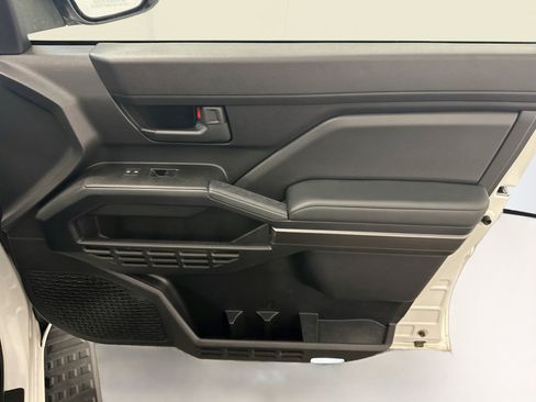 Used 2025 Toyota 4Runner SR5 AWD/4WD image 33
