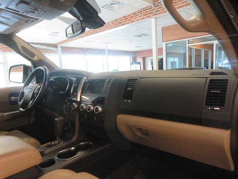 Used 2020 Toyota Sequoia Limited w/ Safety & Convenience Package AWD/4WD image 35