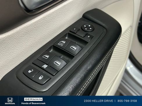 Used 2021 Chrysler Voyager L FWD image 18