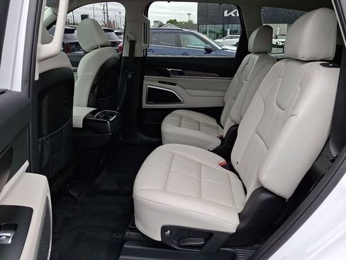 Certified 2022 Kia Telluride EX w/ EX Premium Package AWD/4WD image 10