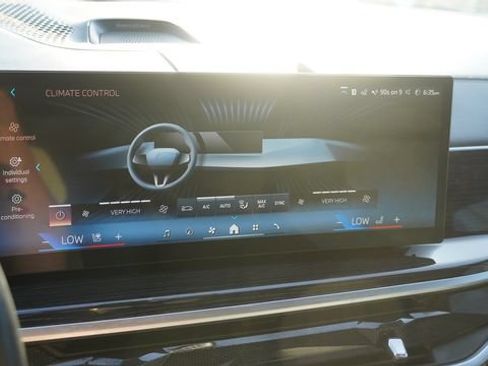 Used 2024 BMW X7 xDrive40i w/ Executive Package AWD/4WD image 25