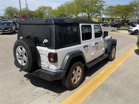 Used 2018 Jeep Wrangler Unlimited Sport S AWD/4WD image 3