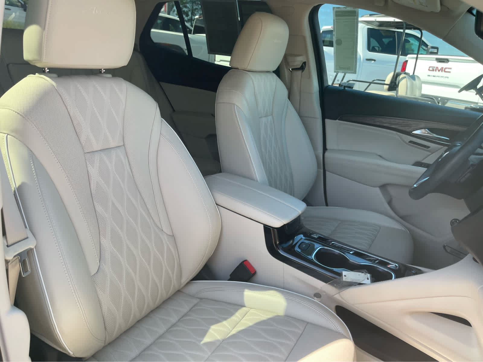 Used 2022 Buick Envision Avenir w/ Technology Package II FWD image 27