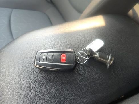 Used 2025 Toyota RAV4 XLE AWD/4WD image 14