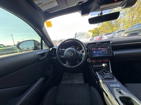Used 2022 Toyota GR86 w/ ALL Weather Mat Package (TMS) RWD image 16