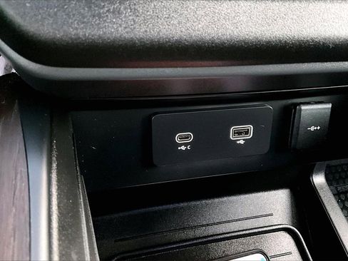 Used 2023 Land Rover Defender 110 X-Dynamic SE image 16