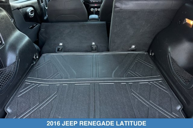 Used 2016 Jeep Renegade Latitude FWD image 17