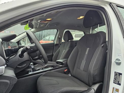 Used 2024 Hyundai Elantra SEL FWD image 17