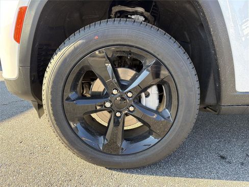New 2025 Jeep Grand Cherokee Limited w/ Black Appearance Package AWD/4WD image 11