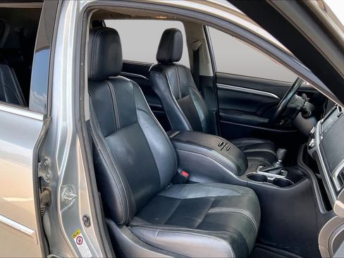 Used 2017 Toyota Highlander SE AWD/4WD image 10