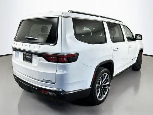 Used 2022 Jeep Wagoneer Series III w/ Premium Group I AWD/4WD image 7