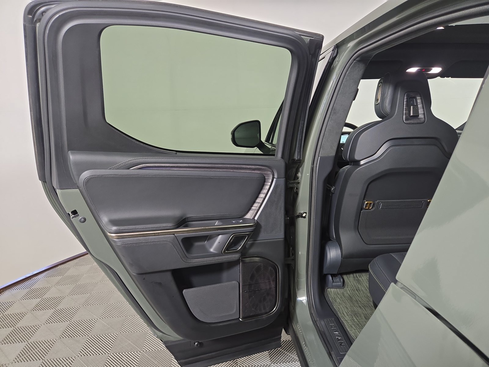 Used 2022 Rivian R1T Launch Edition AWD/4WD image 17