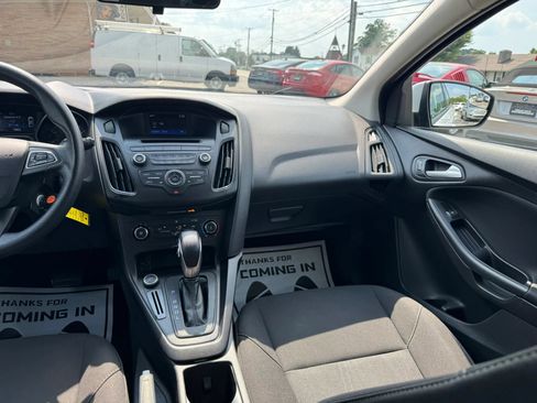 Used 2017 Ford Focus SE FWD image 40