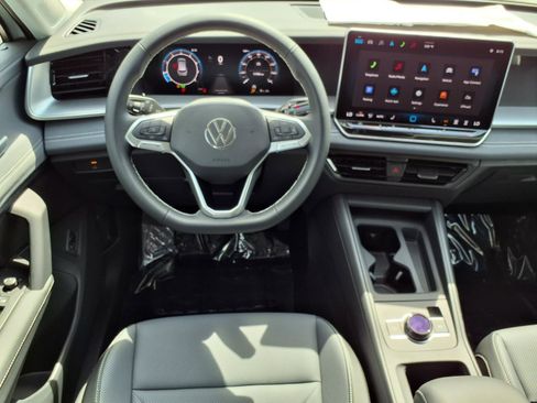New 2026 Volkswagen Tiguan SE image 14