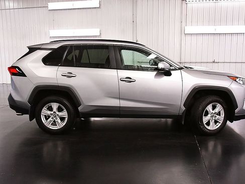 Used 2020 Toyota RAV4 XLE w/ Convenience Package image 8