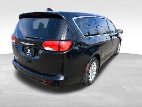 Used 2024 Chrysler Voyager LX FWD image 8