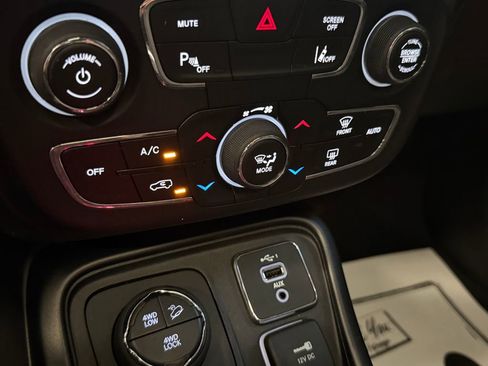 Used 2021 Jeep Compass Trailhawk w/ Sun and Sound Group AWD/4WD image 16