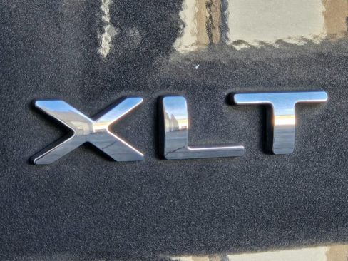 Used 2017 Ford Explorer XLT w/ Equipment Group 202A AWD/4WD image 12