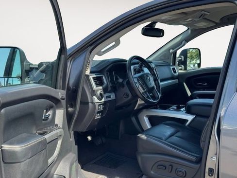 Used 2019 Nissan Titan PRO-4X w/ Pro-4x Convenience Package AWD/4WD image 12