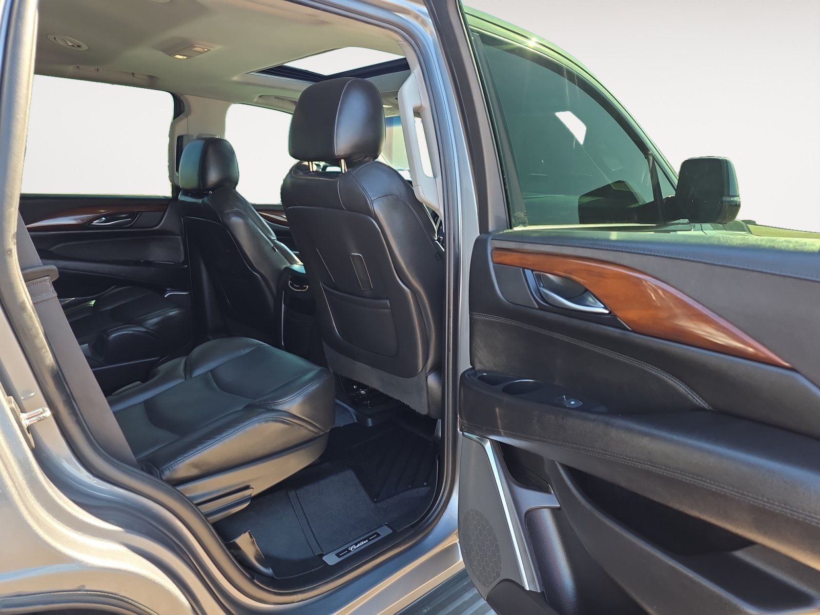 Used 2019 Cadillac Escalade Luxury AWD/4WD image 12
