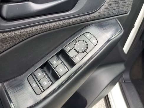 Used 2023 Nissan Rogue S image 22