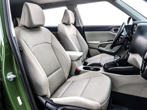 Used 2023 Kia Soul EX image 8