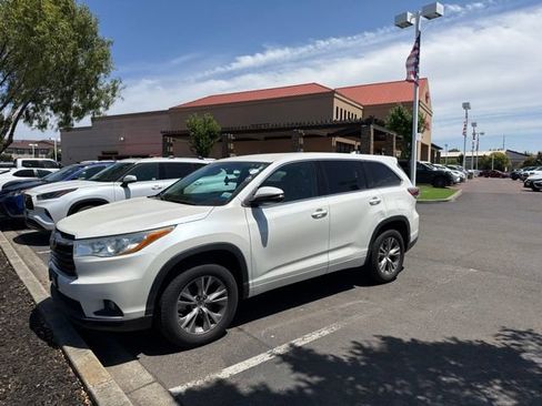 Used 2014 Toyota Highlander Plus FWD image 14
