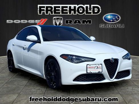 Used 2018 Alfa Romeo Giulia Ti w/ TI Performance Package AWD/4WD image 1