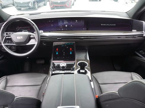 Certified 2025 Cadillac Escalade Premium Luxury AWD/4WD image 12