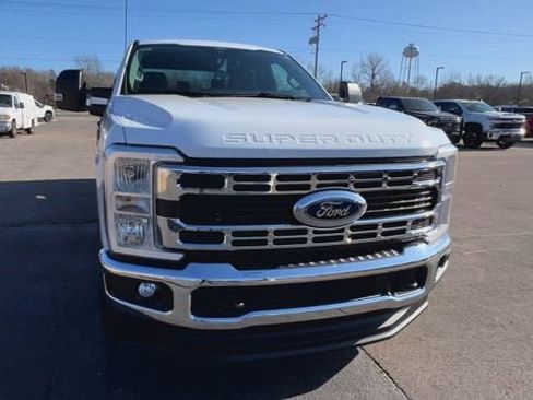 Used 2026 Ford F250 XLT AWD/4WD image 3