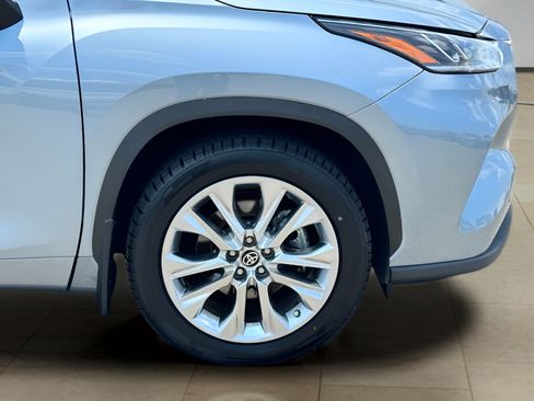 Used 2024 Toyota Highlander Limited AWD/4WD image 45