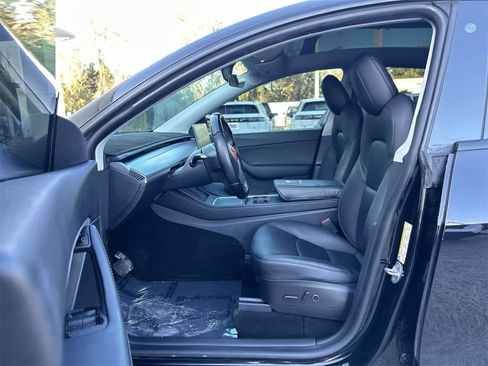 Used 2021 Tesla Model Y Long Range image 2