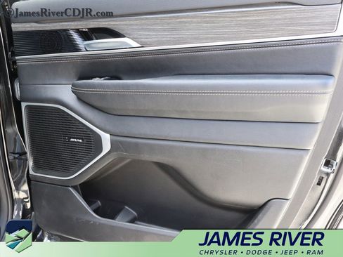 Used 2024 Jeep Wagoneer Series II w/ Flexible Seating Group RWD image 11