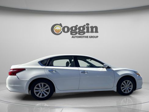 Used 2017 Nissan Altima 2.5 S w/ Power Driver Seat Package image 7