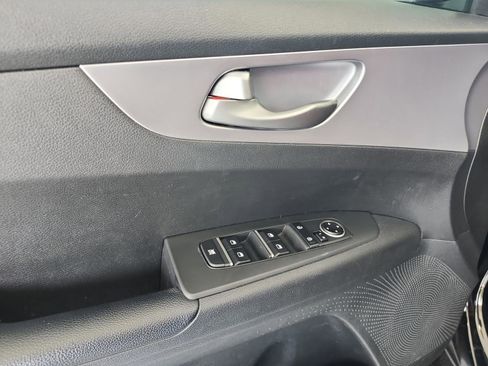 Used 2022 Kia Forte LXS FWD image 15