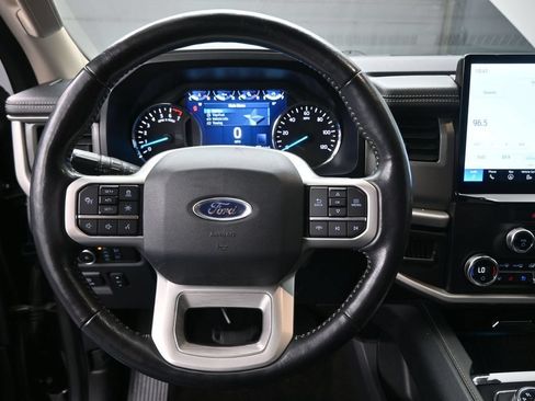 Used 2023 Ford Expedition XLT RWD image 2