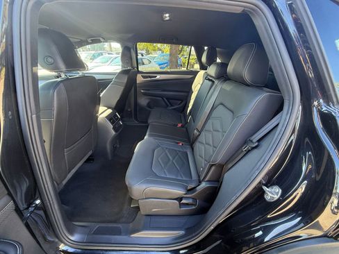 Used 2025 Volkswagen Atlas Cross Sport SE image 22