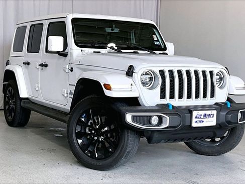 Used 2022 Jeep Wrangler Unlimited Sahara AWD/4WD image 1