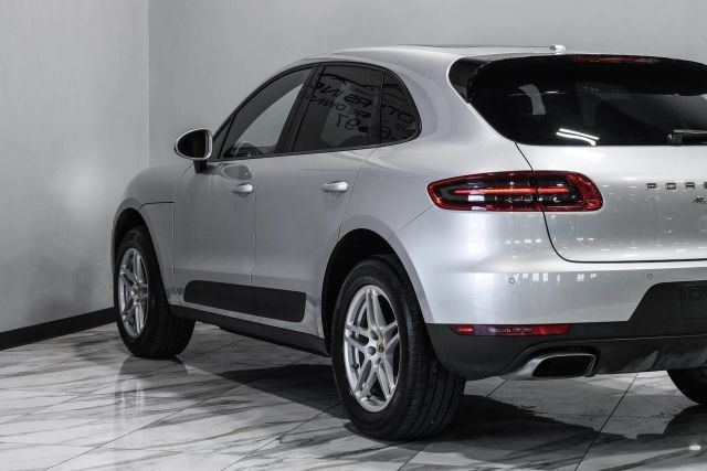 Used 2018 Porsche Macan Sport Edition AWD/4WD image 14