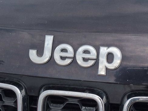 Used 2018 Jeep Grand Cherokee Limited image 11