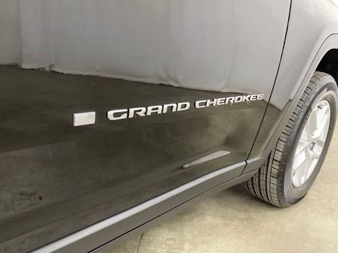 Used 2025 Jeep Grand Cherokee L Laredo AWD/4WD image 10