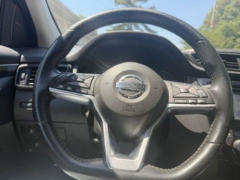 Used 2018 Nissan Rogue Sport SL w/ SL Premium Package FWD image 19